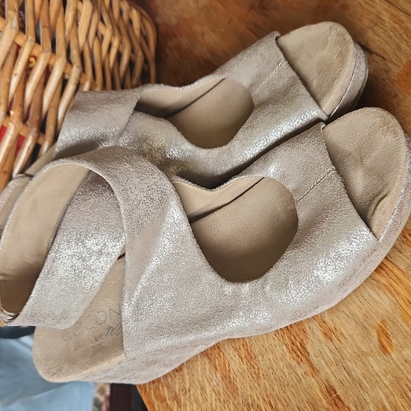 Coconuts by Matisse Coryn Wedge Sandals size 9 Metallic Golden - Picture 2 of 13